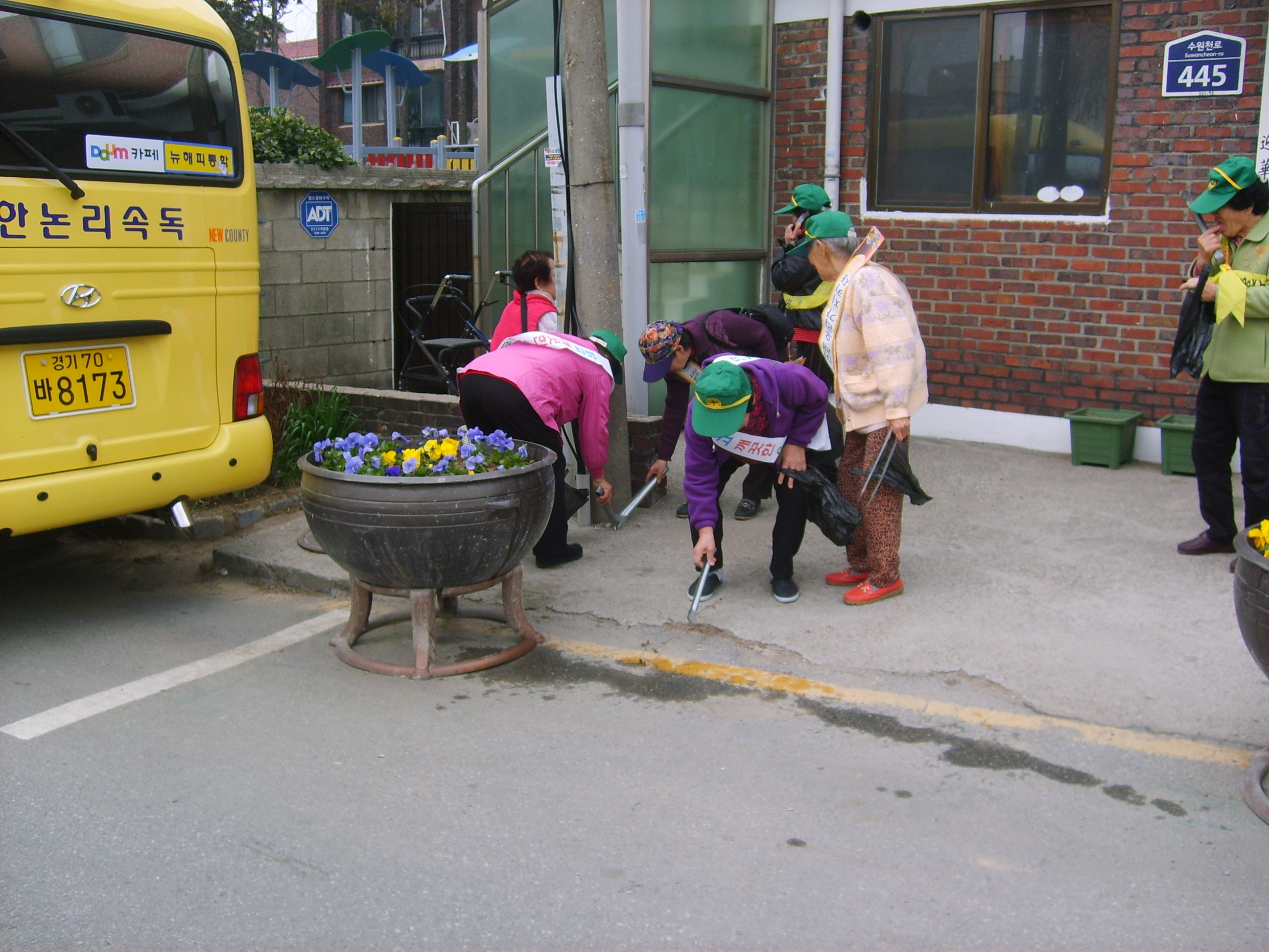 영화동&#44; 끝없는 어르신들의 지역사랑